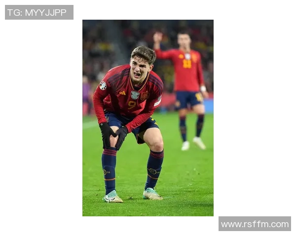 足球明星小挂画带框装饰品为您的家增添运动气息与时尚魅力