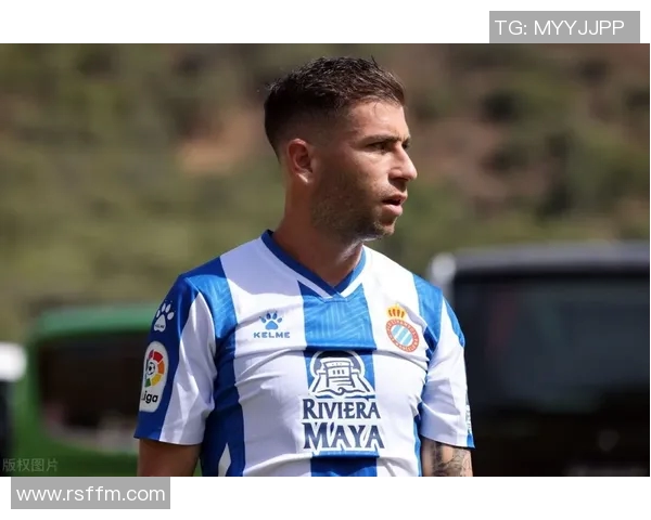 足球明星近视现象揭秘哪些球员在场上戴眼镜的背后故事